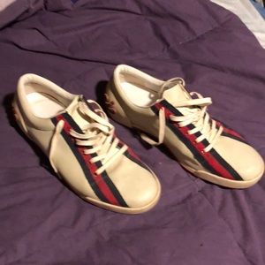Men’s authentic Gucci sneakers barely worn
